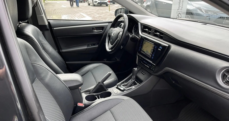 Toyota Corolla cena 69900 przebieg: 97895, rok produkcji 2017 z Poddębice małe 254